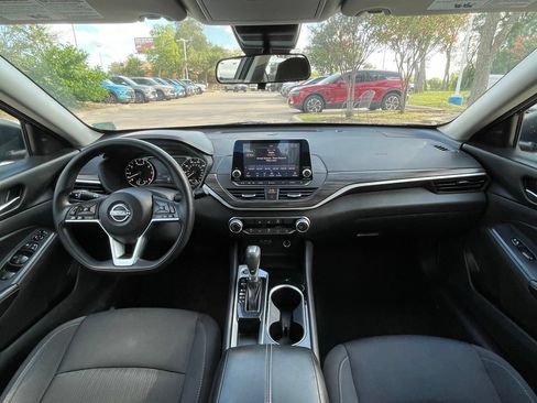 Used 2024 Nissan Altima 2.5 SV FWD image 11