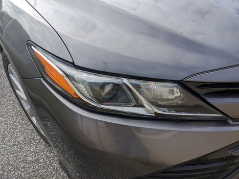 Used 2018 Toyota Camry LE image 17