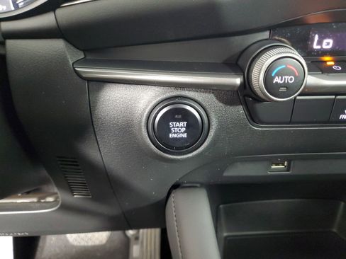 Used 2020 MAZDA MAZDA3 Hatchback image 19