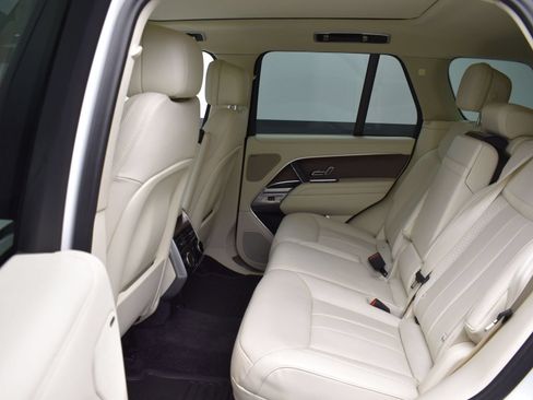 Used 2024 Land Rover Range Rover SE AWD/4WD image 12