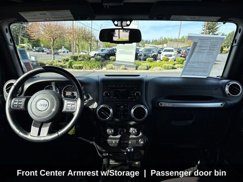 Used 2018 Jeep Wrangler Unlimited Sahara w/ Connectivity Group AWD/4WD image 14