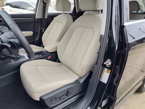 Certified 2025 Audi Q3 2.0T Premium w/ Convenience Package image 25