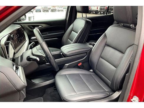 Used 2025 Chevrolet Traverse LT image 26