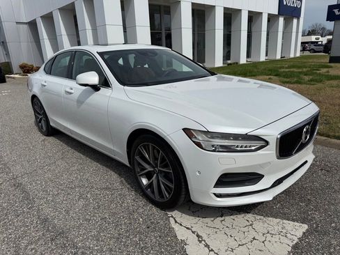 Used 2017 Volvo S90 T6 Momentum w/ Vision Package image 2