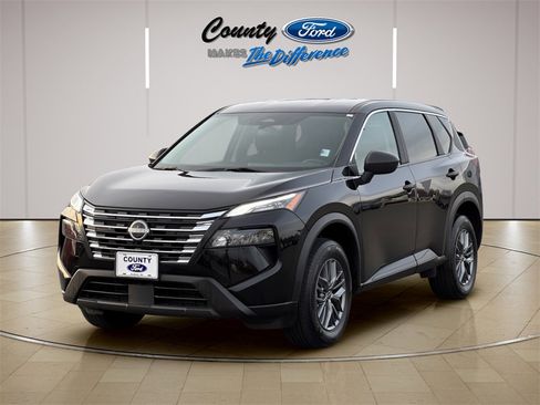 Used 2024 Nissan Rogue S image 2