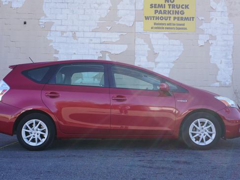 Used 2012 Toyota Prius V Two image 4