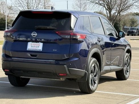 Used 2024 Nissan Rogue SV image 4