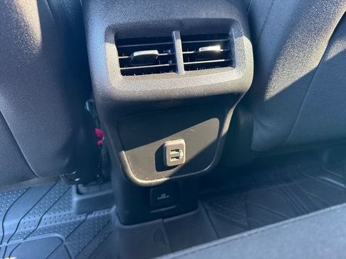 Used 2021 Chevrolet Equinox LT FWD image 16