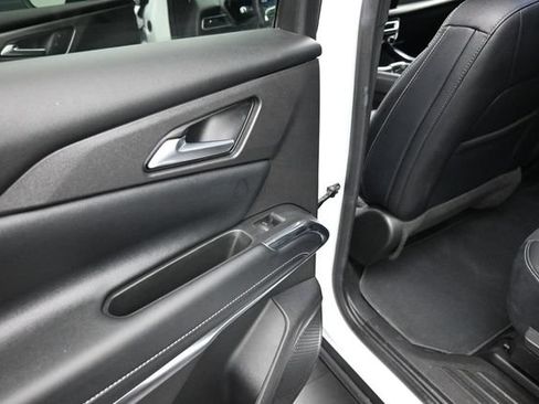 Used 2026 Chevrolet Traverse LT FWD image 21