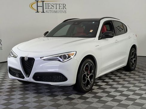 Used 2023 Alfa Romeo Stelvio Veloce AWD/4WD image 4