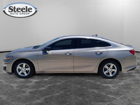 Used 2022 Chevrolet Malibu LS w/ LPO, Convenience Package 1 FWD image 3