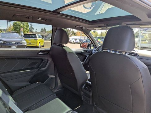 Used 2023 Volkswagen Tiguan SE R-Line AWD/4WD image 31