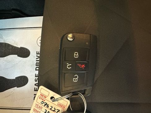 Used 2025 Volkswagen Jetta Sport FWD image 17