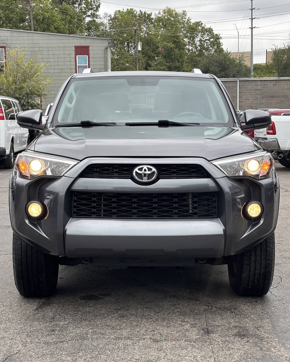 Used 2016 Toyota 4Runner SR5 AWD/4WD image 3