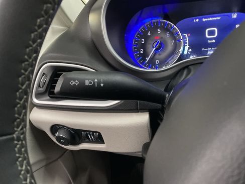 Used 2024 Chrysler Pacifica Touring-L FWD image 23