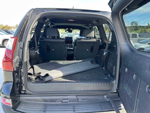 Used 2022 Lexus GX 460 Premium w/ Accessory Package image 16