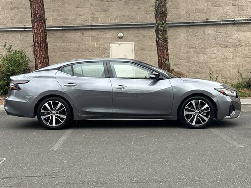 Used 2021 Nissan Maxima 3.5 SV w/ Floor Mat Group FWD image 2