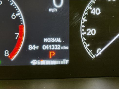Used 2025 Honda Pilot TrailSport image 19