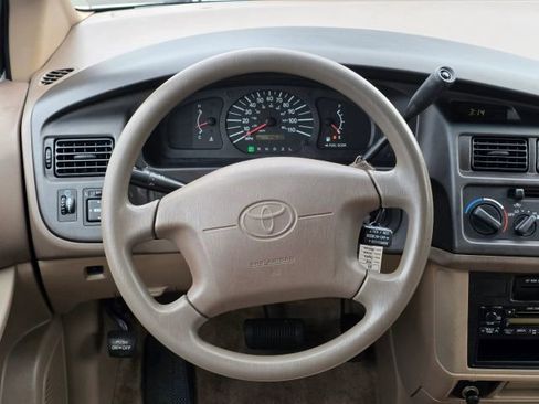 Used 1998 Toyota Sienna CE image 12