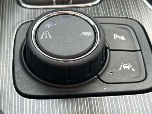 Certified 2018 GMC Acadia SLT image 23