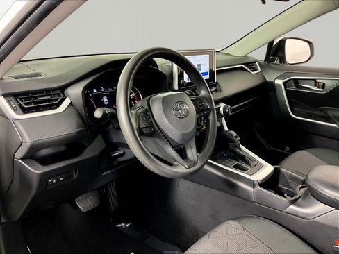 Used 2024 Toyota RAV4 XLE AWD/4WD image 17