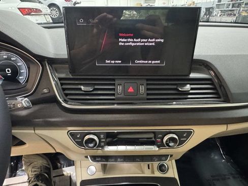 Certified 2022 Audi Q5 2.0T Premium Plus w/ Premium Plus Package AWD/4WD image 19