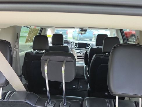 Used 2024 Chrysler Pacifica Touring-L FWD image 15