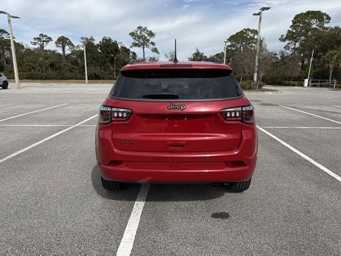 Used 2022 Jeep Compass Limited image 4