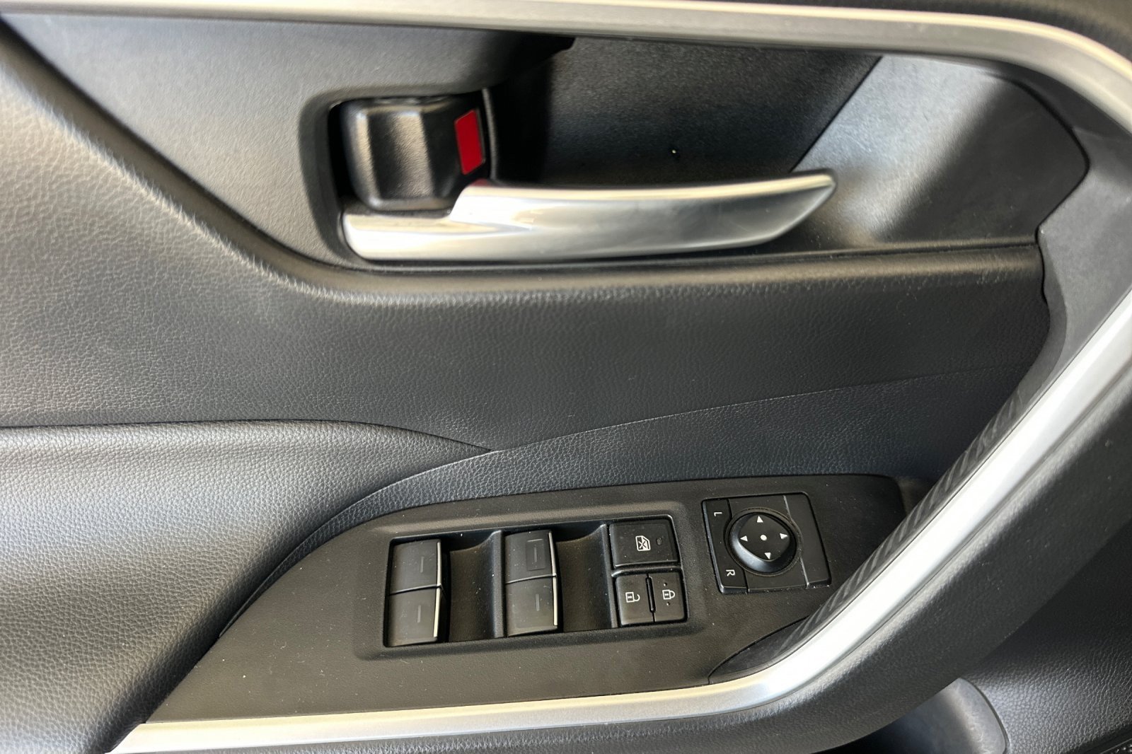 Certified 2024 Toyota RAV4 XLE Premium AWD/4WD image 10