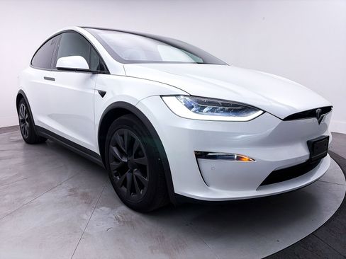 Used 2022 Tesla Model X Plaid image 10