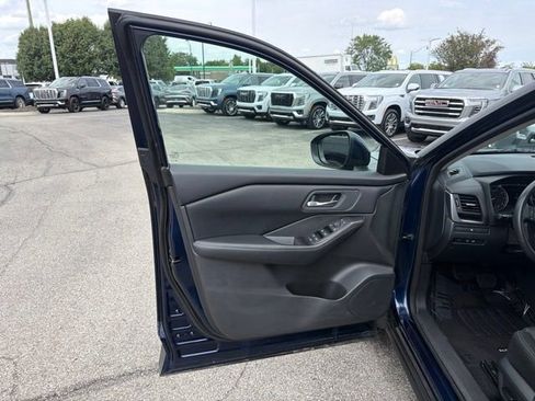 Used 2025 Nissan Rogue SV AWD/4WD image 27