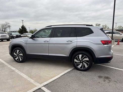 Used 2025 Volkswagen Atlas SE image 7