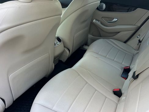 Used 2018 Mercedes-Benz GLC 300 4MATIC image 4