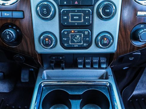 Used 2013 Ford F250 Lariat w/ Lariat Interior Pkg AWD/4WD image 34