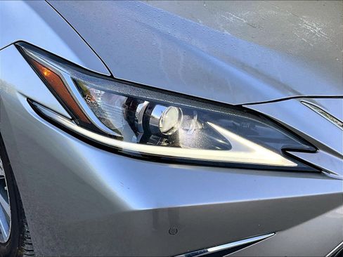 Used 2021 Lexus ES 300h w/ ES 300h Ultra Luxury Package FWD image 32