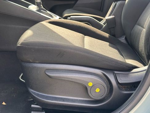 Certified 2025 Hyundai Venue SE image 21