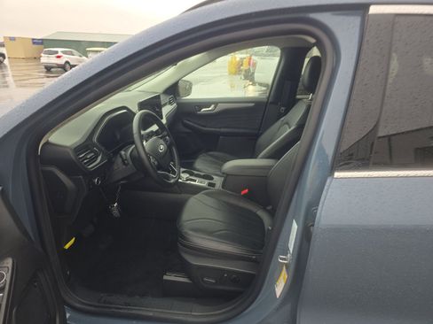 Used 2025 Ford Escape Platinum w/ Premium Technology Package image 13