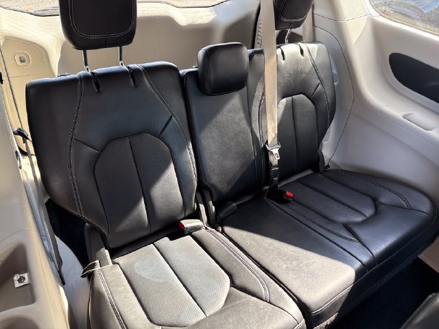 Used 2024 Chrysler Pacifica Touring-L FWD image 20