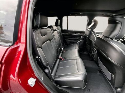 Used 2023 Jeep Grand Cherokee Overland w/ Advanced Protech Group III image 17