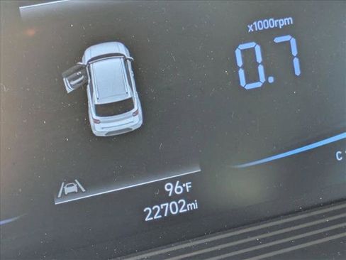 Used 2023 Hyundai Venue SEL FWD image 5