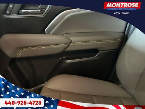 Used 2025 Chevrolet Colorado ZR2 w/ Technology Package AWD/4WD image 12