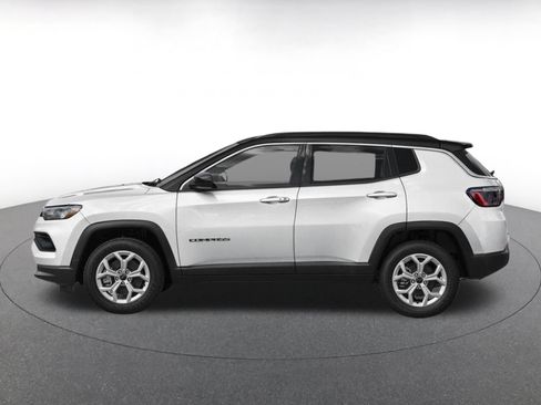 Used 2025 Jeep Compass Limited AWD/4WD image 3
