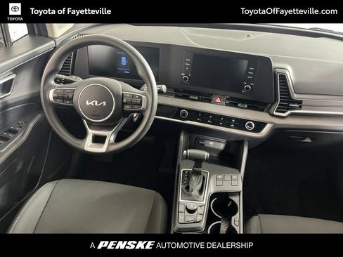 Used 2025 Kia Sportage LX AWD/4WD image 2