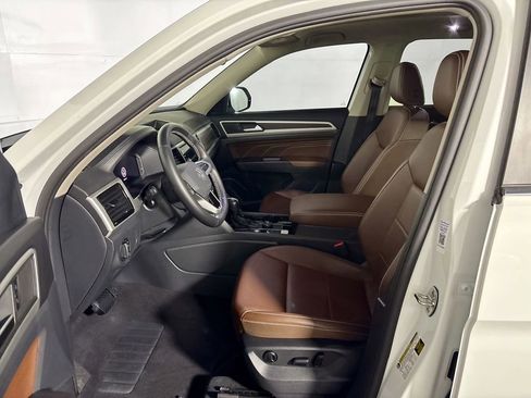 Certified 2023 Volkswagen Atlas SE w/ Panoramic Sunroof Package AWD/4WD image 11
