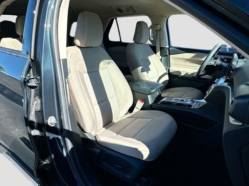 Used 2022 Ford Explorer XLT image 28