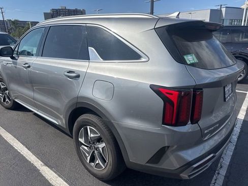 Certified 2023 Kia Sorento EX image 2