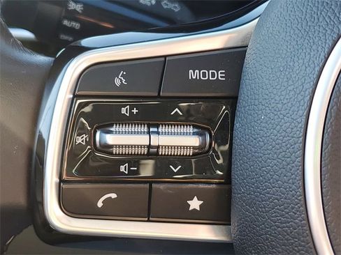 Used 2024 Kia Carnival LX image 20