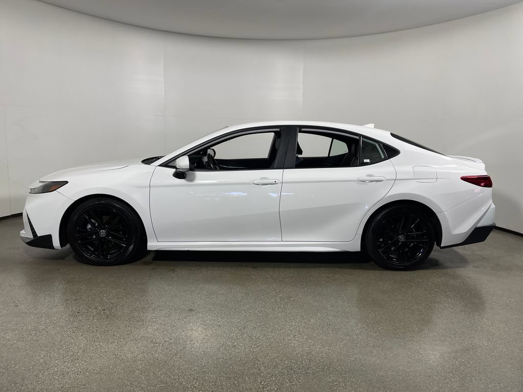 Used 2025 Toyota Camry SE FWD image 6