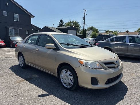 Used 2012 Toyota Corolla LE FWD image 3