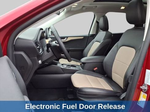 Used 2022 Ford Escape Titanium w/ Titanium Elite Package AWD/4WD image 13